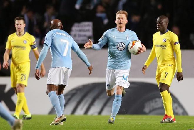 占据头名位 占据头名位