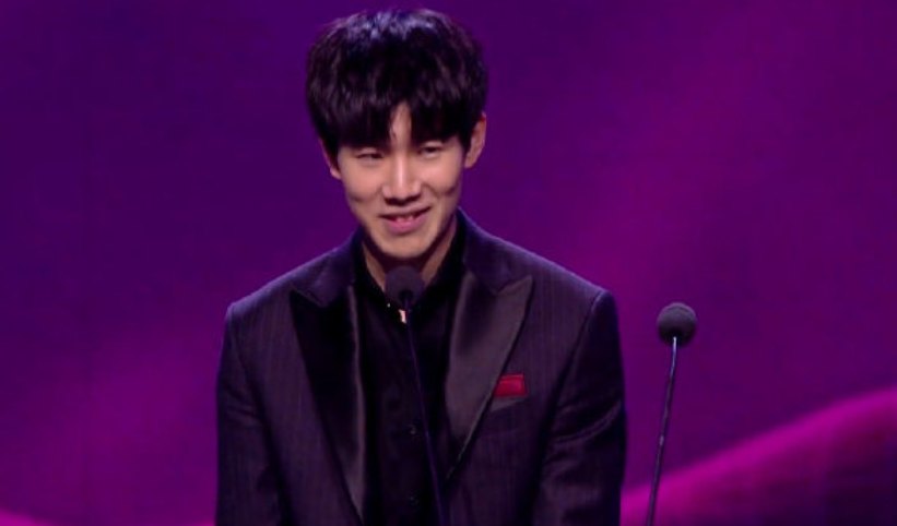 与背身拿球 与背身拿球